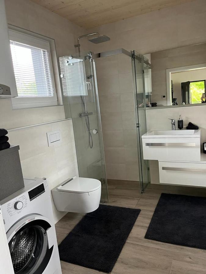 Modernes Ferienhaus Mit Panoramablick Rosegg Bagian luar foto
